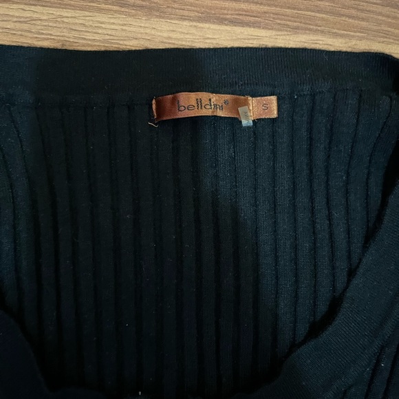 size small tight fitting top - Picture 3 of 3